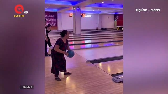 Trên mạng có gì: Vui nhộn clip cụ bà chơi bowling