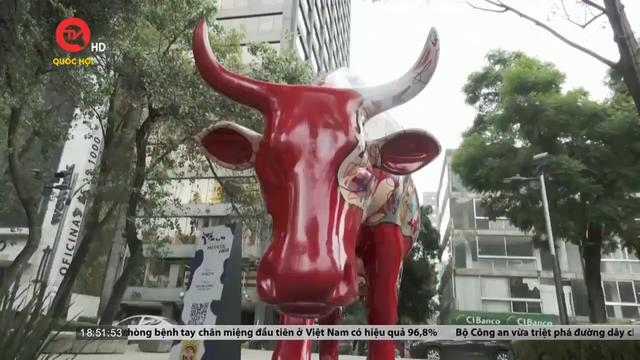 Triển lãm điêu khắc bò CowParade ở Mexico 