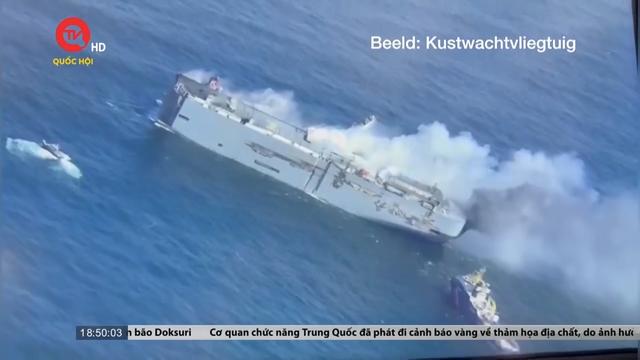 Cháy tàu chở ô tô ngoài khơi Hà Lan