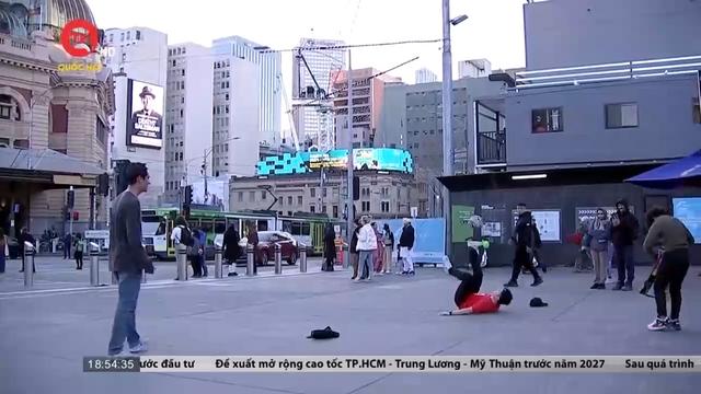 Mãn nhãn với những pha biểu diễn bóng đá đường phố tại Australia 