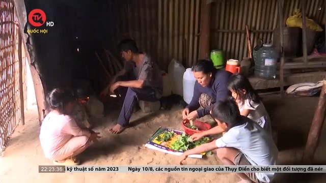Có tiền không tiêu được, người dân Bình Thuận phải sống trong lều tạm giữa mùa mưa bão 