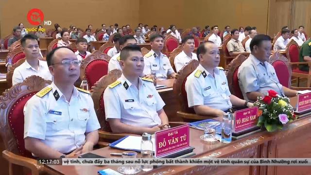 Hải quân nhận đỡ đầu con ngư dân tại tỉnh Bình Định 