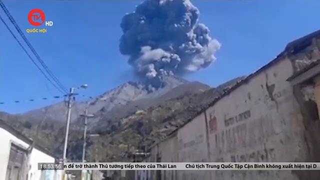 Núi lửa phun trào ở Peru, khói cao tới 3.500m