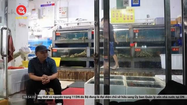 Tiểu thương chợ hải sản Bắc Kinh lo lắng về việc Nhật Bản xả nước thải 
