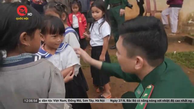 Bộ đội biên phòng Đắk Nông nâng bước đến trường cho học sinh vùng biên