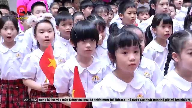 Cảm xúc của giáo viên và học sinh Hà Nội trong ngày khai giảng năm học mới 2023-2024