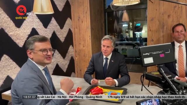 Ngoại trưởng Mỹ và Ukraine chia sẻ bữa ăn nhanh