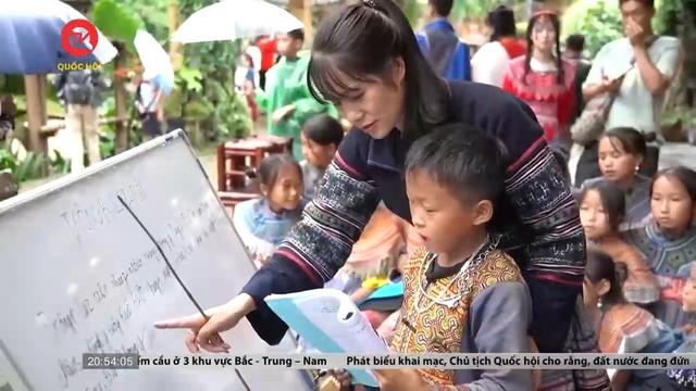 Lào Cai: Lớp học đặc biệt của người H'mông dưới chân núi Hoàng Liên 