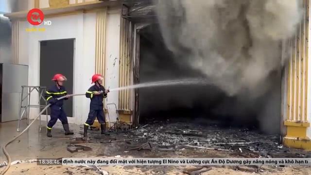 Đắk Lắk: Cháy quán karaoke khói bốc cao hàng chục mét 