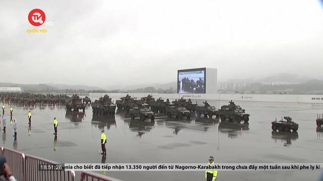 Hàn Quốc phô diễn vũ khí trong lễ diễu binh quy mô lớn