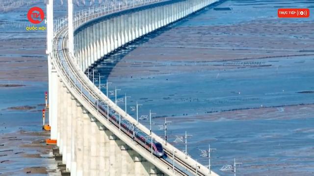 Trung Quốc khánh thành tuyến đường sắt cao tốc vượt biển đầu tiên
