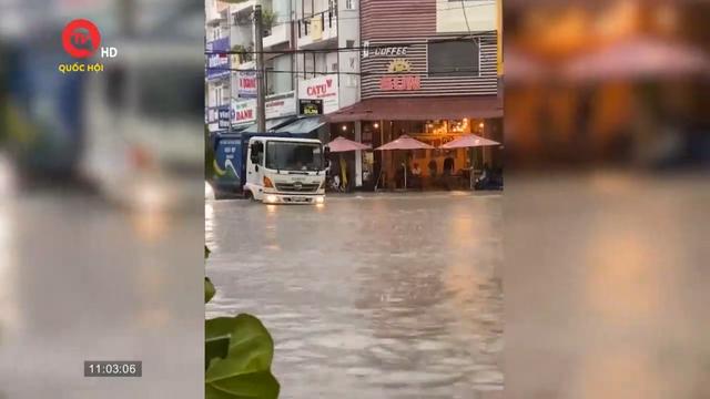 Thành phố Kon Tum ngập sâu do ảnh hưởng bão số 4 