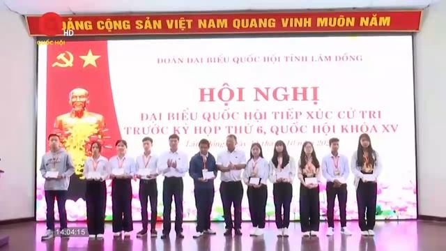 Đoàn ĐBQH Lâm Đồng trao 20 suất học bổng cho sinh viên có hoàn cảnh khó khăn 