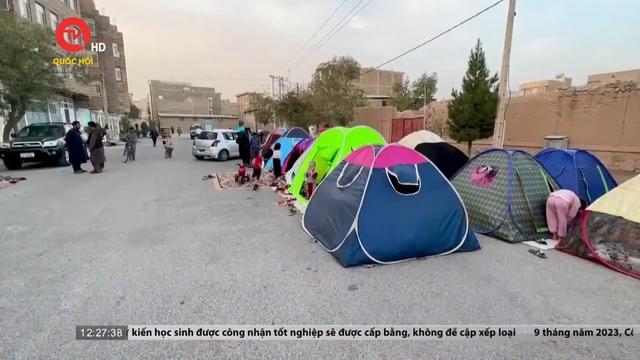 Người dân Afghanistan sống trong lều sau trận động đất 