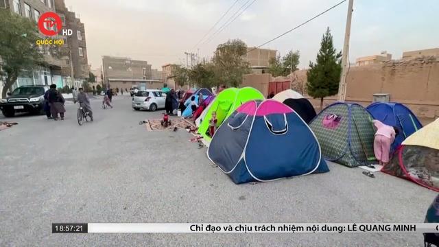 Người dân Afghanistan không dám trở về nhà khi liên tiếp xảy ra động đất 