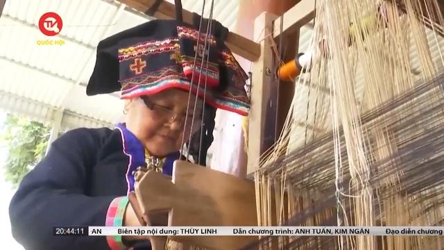 Lưu giữ nghề dệt thổ cẩm của người Lào ở Điện Biên
