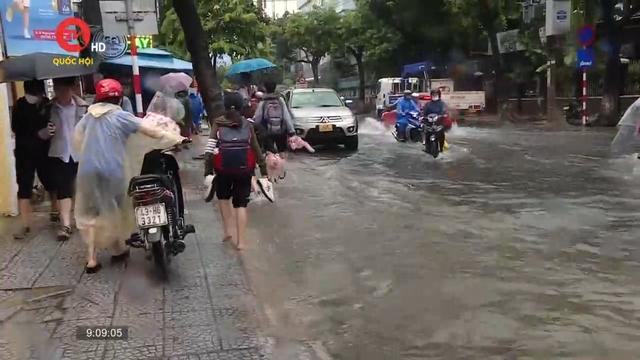 Học sinh Đà Nẵng tiếp tục nghỉ học do mưa ngập