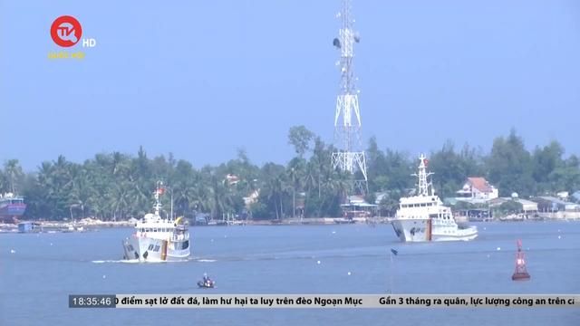 Quảng Nam: Vỡ òa cảnh đón các thuyền viên trên 2 tàu cá gặp nạn vào bờ