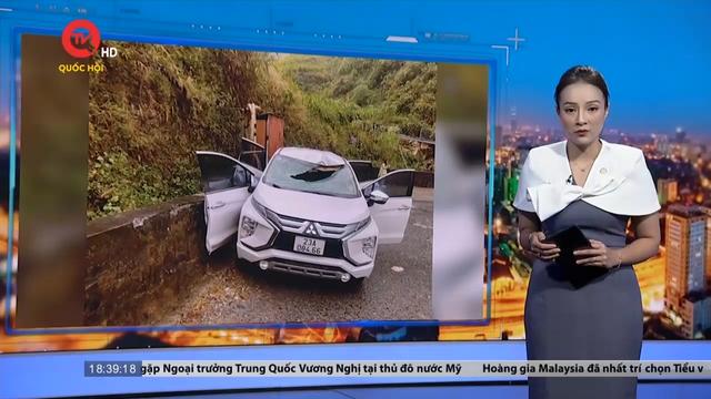 Hà Giang: Tảng đá rơi từ trên núi đè nát ô tô, tài xế tử vong