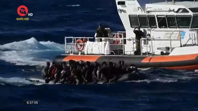 Gần 50 người di cư được giải cứu ngoài khơi Italy