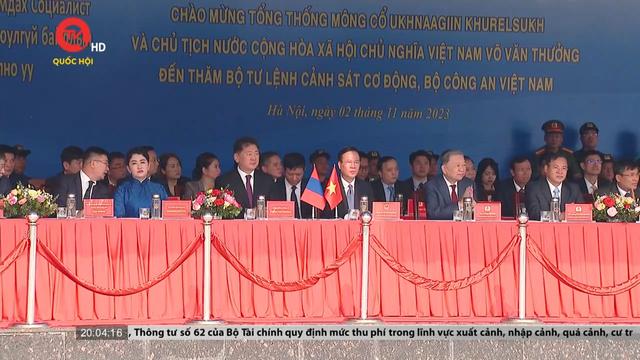 Chủ tịch nước và Tổng thống Mông Cổ thăm Bộ Tư lệnh Cảnh sát Cơ động