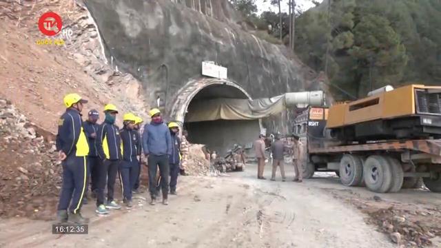 Sập đường hầm ở Ấn Độ, gần 40 công nhân mắc kẹt 