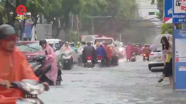 Học sinh Đà Nẵng nghỉ học do mưa lớn