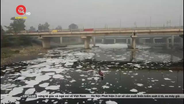 Cụm tin quốc tế 21/11: Sông ở Ấn Độ nổi bọt trắng vì ô nhiễm