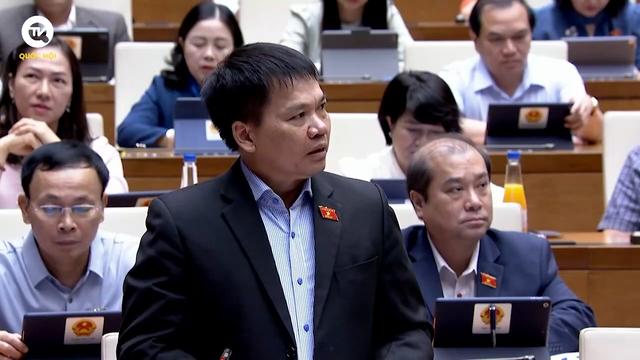 Đại biểu Dương Khắc Mai tranh luận với Bộ trưởng Bộ Y tế 