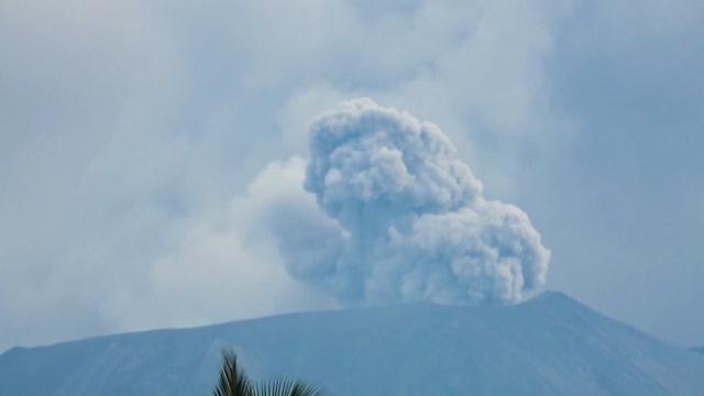 Ít nhất 11 người leo núi thiệt mạng vì núi lửa phun trào ở Indonesia
