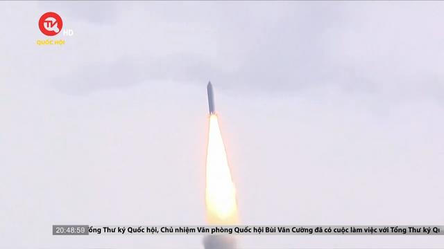 Hàn Quốc phóng tên lửa nhiên liệu rắn