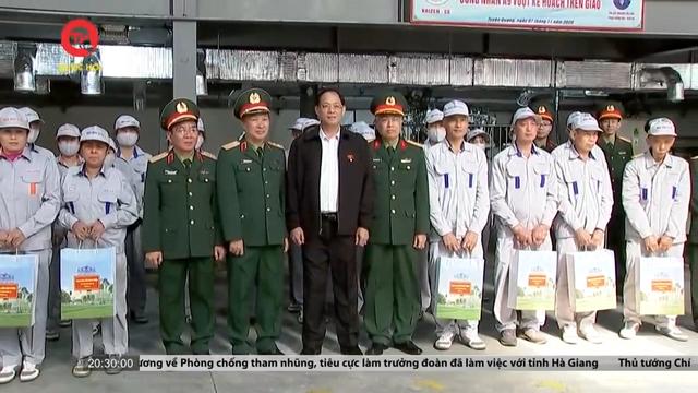 Phó Chủ tịch Quốc hội Thượng tướng Trần Quang Phương khảo sát tại 2 nhà máy sản xuất vũ khí, đạn dược 