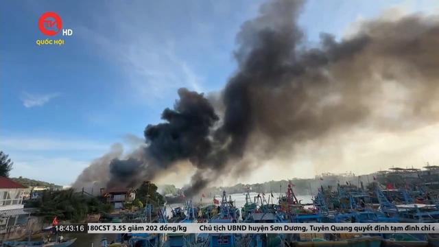 Bình Thuận: Cháy lớn tại khu neo đậu sửa chữa tàu thuyền 