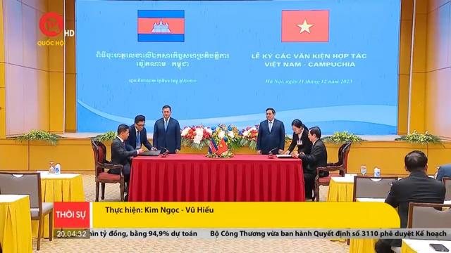 Thủ tướng đón, hội đàm với Thủ tướng Campuchia