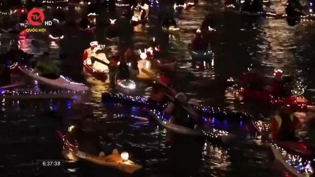 Những chiếc thuyền Kayak thắp sáng Đan Mạch