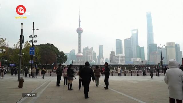 Người dân Thượng Hải (Trung Quốc) đón đợt rét đậm 