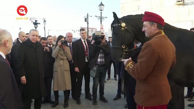 Lãnh đạo Hungary - Thổ Nhĩ Kỳ tặng nhau ngựa và xe hơi