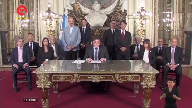 Tổng thống Argentina ký hơn 300 sắc lệnh cải cách kinh tế
