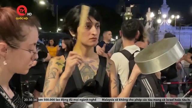 Hàng nghìn người Argentina đập nồi biểu tình phản đối biện pháp “thắt lưng, buộc bụng”