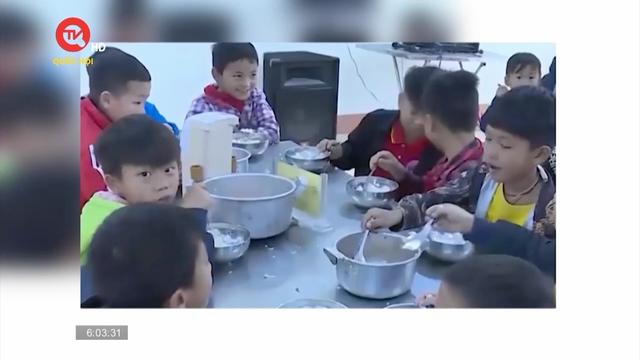 Hiệu trưởng xin từ chức sau vụ “11 học sinh ăn 2 gói mỳ tôm”