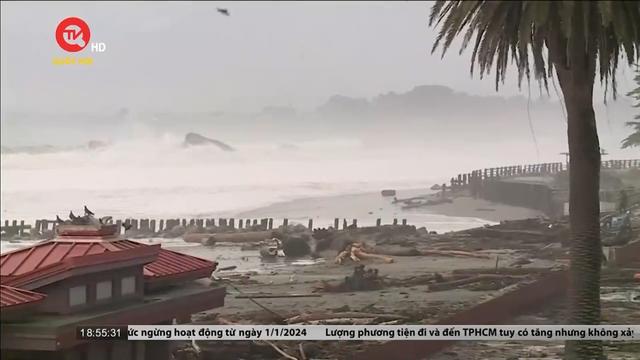 Cụm tin quốc tế: Sóng lớn làm ngập lụt thành phố biển tại California, Mỹ