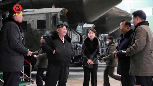 Ông Kim Jong-Un ra chỉ thị về sản xuất bệ phóng tên lửa
