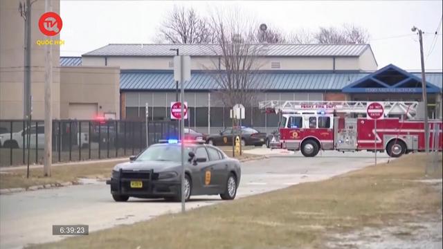 Nam sinh xả súng tại trường học Mỹ khiến 6 người thương vong