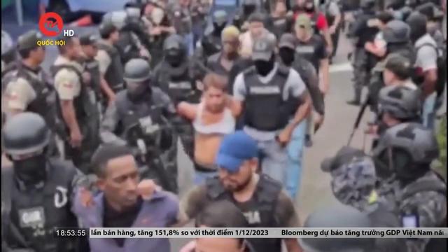 Ecuador: Các tay súng xông vào trường quay bắt phóng viên làm con tin