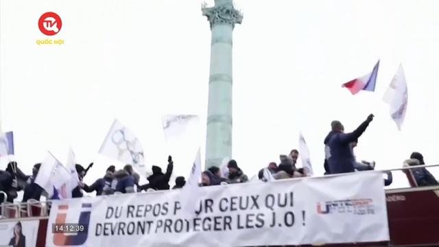 Cảnh sát Pháp biểu tình trước thềm Thế vận hội Olympic 2024