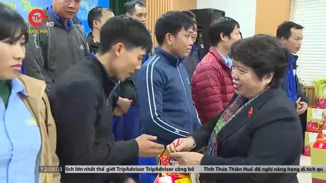 Chủ nhiệm Ủy ban Xã hội tặng quà người lao động tỉnh Phú Thọ 