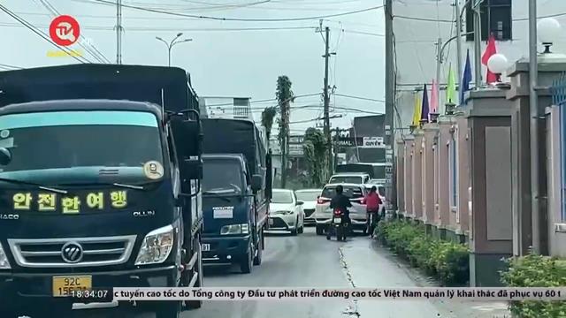 Quảng Nam: Né trạm thu phí, xe cày nát đường dân sinh 