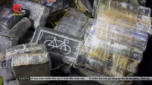 Quảng Ngãi: Gần 300kg gói chứa chất màu trắng nghi ma tuý trôi dạt vào bờ biển 