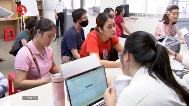 Hà Nội: Chấm dứt tình trạng phụ huynh xếp hàng nộp hồ sơ tuyển sinh THPT