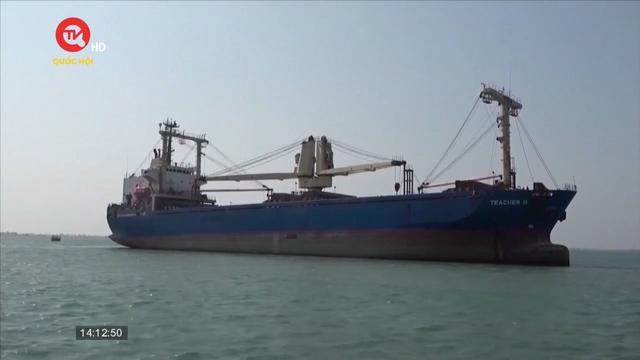 Houthi bắn trúng tàu hàng Hy Lạp ở Biển Đỏ